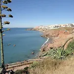 Escale A La De *