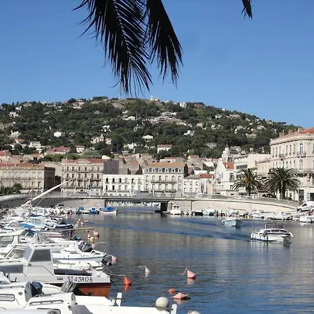 Escapade A La De * Sete